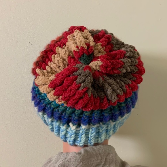 Very Soft Knit Toboggan OS - Picture 8 of 9